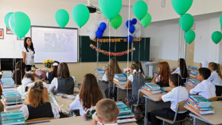 Технологии не смогут заменить живого общения учеников с учителем — Аксёнов