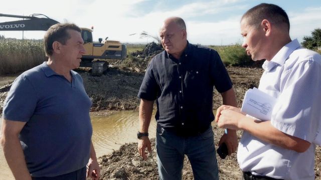 Новый обводной канал строят в Керчи