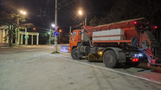 На случай непогоды в Крыму круглосуточно дежурят 80 снегоуборочных машин