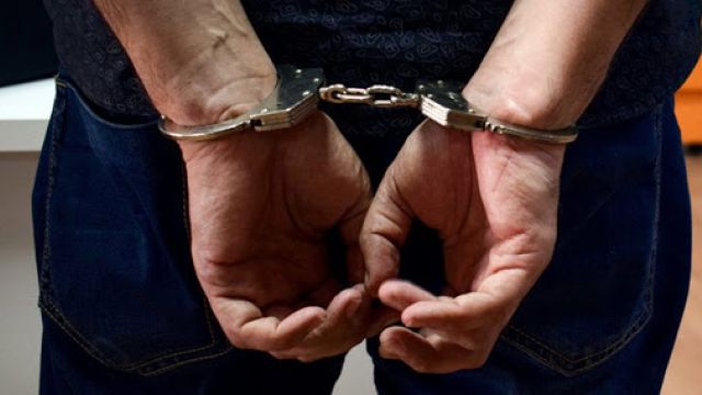 Двух наркосбытчиков задержали в Алуште
