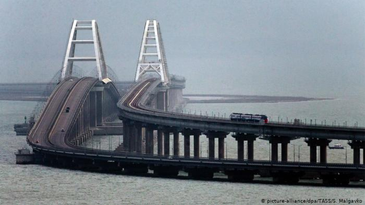 крымский мост из поезда