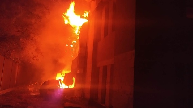 В Балаклавском районе Севастополя загорелось здание