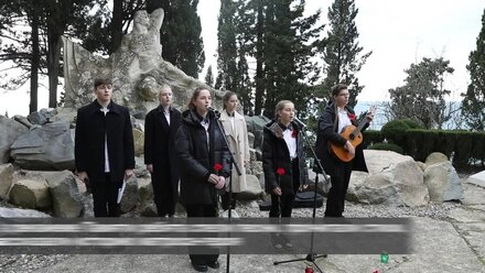 В «Артеке» прошли акции памяти в День неизвестного солдата 