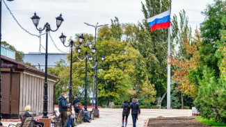 Самый большой флаг России развернут в Керчи