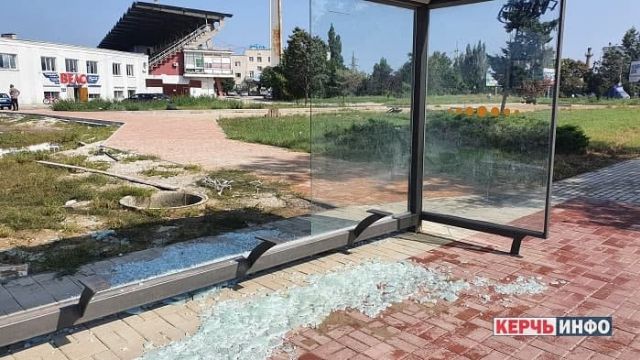 В Керчи разбили еще одну "умную" остановку 