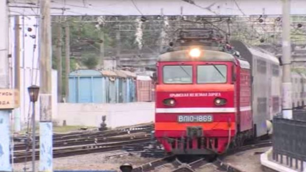 Первый поезд отправился из Крыма в Москву после возобновления работы моста