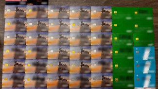 Крымчанин уговаривал подростков оформлять на себя банковские карты за деньги