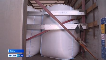 Дальнобойщик из Беларуси пять дней ждет свою очередь, чтобы переправиться через Керченский пролив