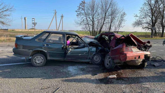 Водитель иномарки скончался после столкновения с ВАЗ в Крыму