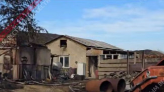  В Симферопольском районе пожар едва не уничтожил жилой дом