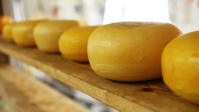 На ярмарке в Симферополе обнаружили 50 кг опасной продукции