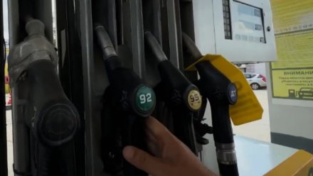 В Крыму начали продавать бензин АИ-95 по цене до 100 рублей за литр