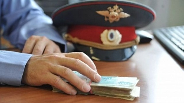 Крымскому высокопоставленному полицейскому предъявлено обвинение в получении взятки