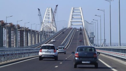 На Крымском мосту обрушились два автомобильных пролёта из Краснодара в Керчь — Аксёнов