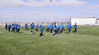 Футболисты ДНР провели в Крыму свою первую тренировку