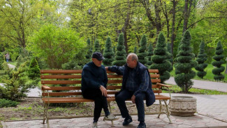 Эко-скамейки установили в парке Симферополя