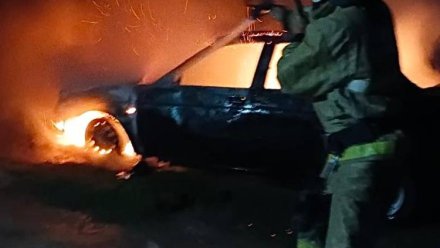 Машина загорелась и чуть не взорвалась в Феодосии