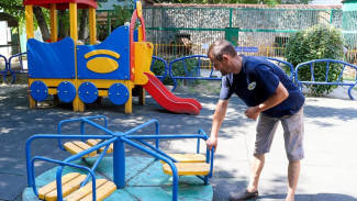 В Симферополе повторно проверили безопасность детских площадок