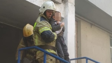 47 человек эвакуировали из-за пожара в Ялте