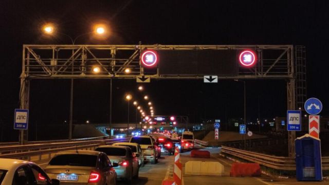 Крымский мост временно перекрыли