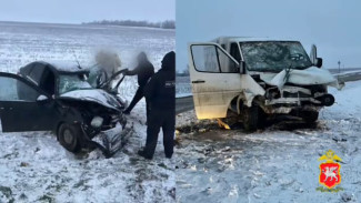 В Крыму полицейские оказали первую помощь двум пострадавшим в массовом ДТП