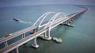 400 человек ремонтируют Крымский мост
