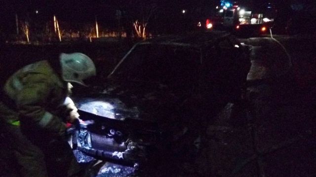 На «Тавриде» сгорел легковой автомобиль (ВИДЕО)