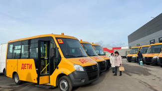 28 новых автобусов передали крымским школам