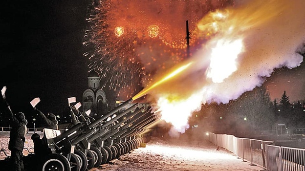 В Крыму и Севастополе прогремели залпы артиллерии