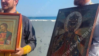 В Ялту прибыл Морской крестный ход с иконами и мощами Александра Невского и Владимира Крестителя