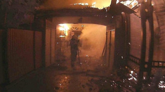 В Симферополе три часа тушили пожар в продуктовом магазине 