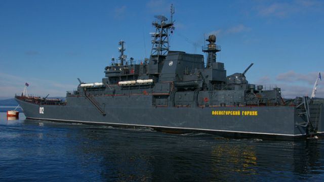 Большой десантный корабль «Оленегорский горняк» прибыл в Керчь