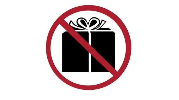 Чиновникам Крыма напомнили о запрете на дарение и получение подарков