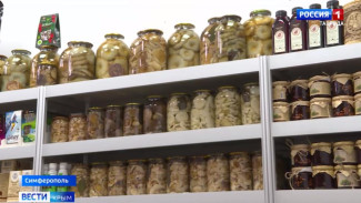 Сибирские ягоды и орехи можно купить в Симферополе 