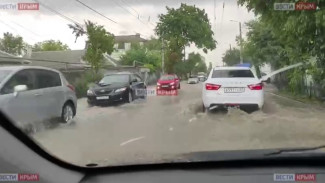Улицы Симферополя подтопило из-за сильного ливня 