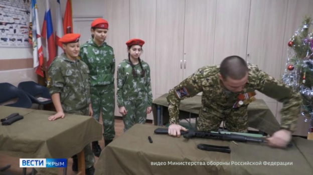 Крымский артиллерист награжден медалью Жукова