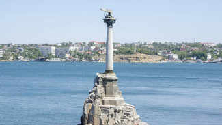 Генеральную уборку на памятнике Затопленным Кораблям провели впервые за 15 лет (ВИДЕО)
