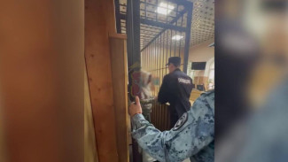 Кадрами с замглавы Ялты из Ялтинского городского суда делится МВД по республике