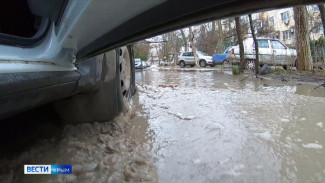 В Симферополе затопило дороги