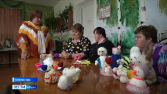Клуб вязания для пенсионеров открыли в Крыму