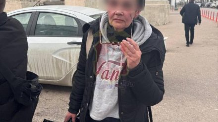В Севастополе задержали женщину, которая грела ноги на Вечном огне