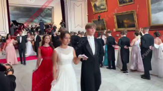 В Феодосии прошел ежегодный бал «Белый цветок»