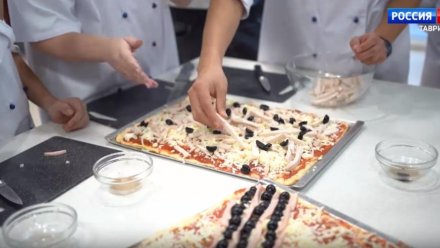  Итальянский шеф-повар приготовил в Крыму пиццу для бойцов СВО