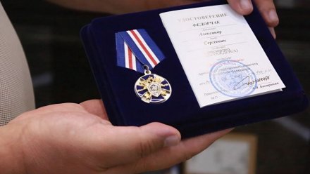 Родителям погибшего военкора Александра Федорчака передали медаль Следкома России