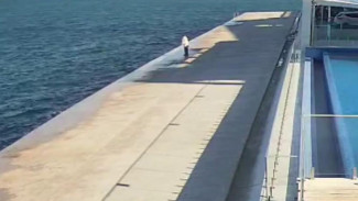 В Севастополе подросток упал в море: Его спасли прохожие