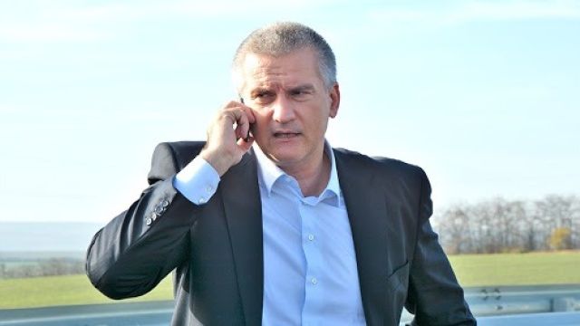 Аксёнов призвал главврачей по всем проблемам звонить ему лично