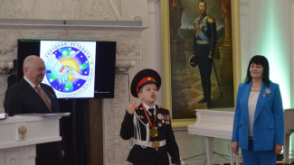 Известный лётчик-космонавт Владимир Титов наградил в Крыму победителей Звёздной эстафеты