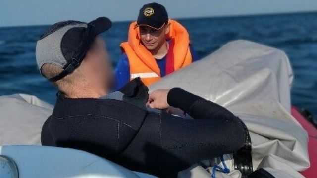 В Крыму рыбака на лодке унесло в море
