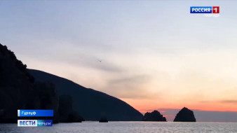 В Крыму всё большую популярность набирают утренние прогулки по морю на каяках