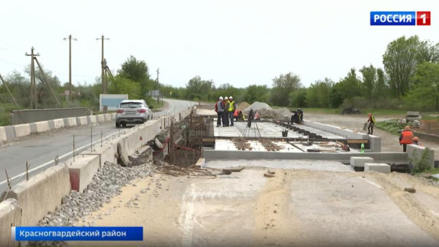 В Крыму идёт капитальный ремонт моста, соединяющего два посёлка